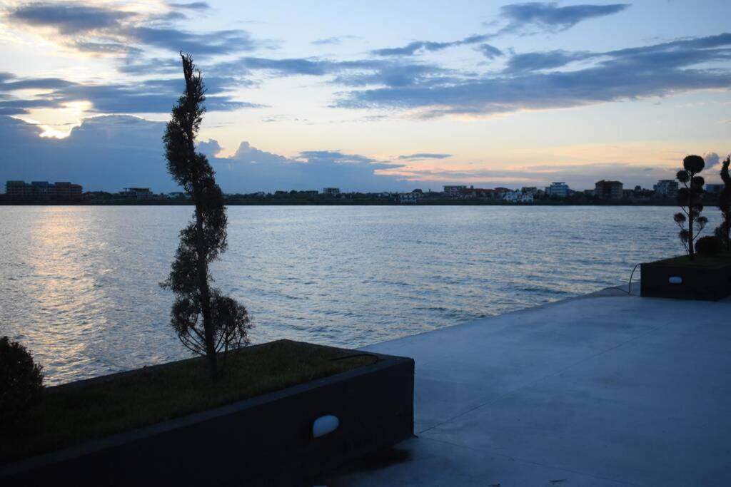 Apartment By The Lake With A View Мамая Екстериор снимка