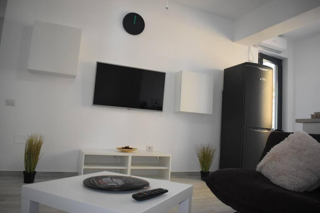 Apartment By The Lake With A View Мамая Екстериор снимка